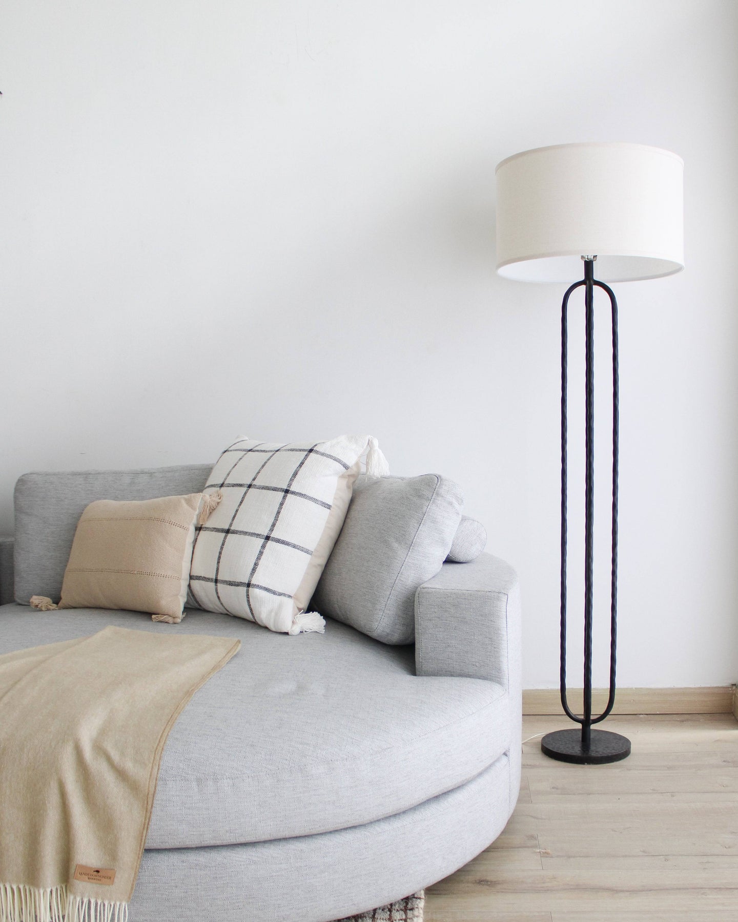 Lámpara de Pie, Daniel - Kokoa Home