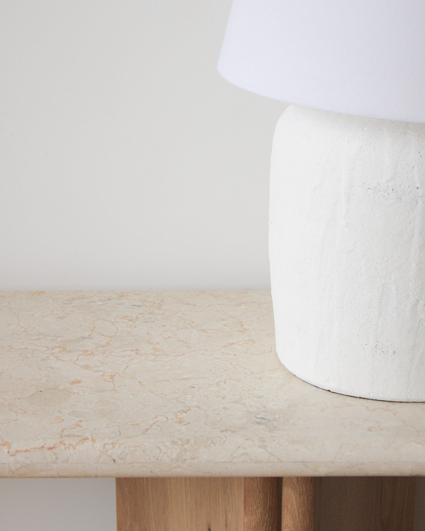 Lámpara de Mesa Lomzo - Kokoa Home