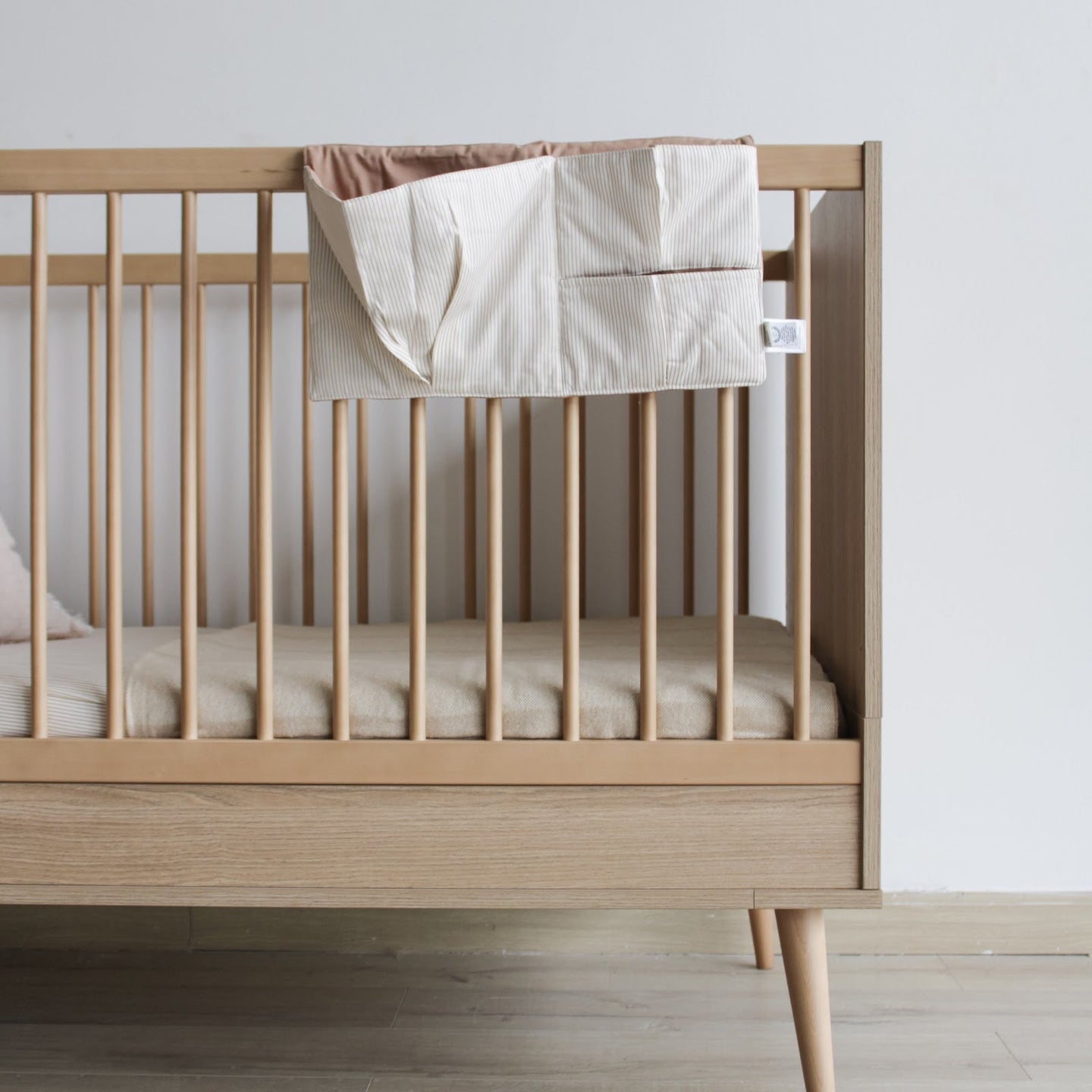 Organizador para Cuna, Rayas Camel - Kokoa Home