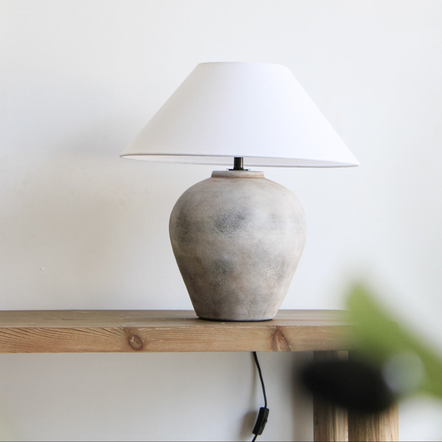 Lámpara de Mesa Lenin - Kokoa Home