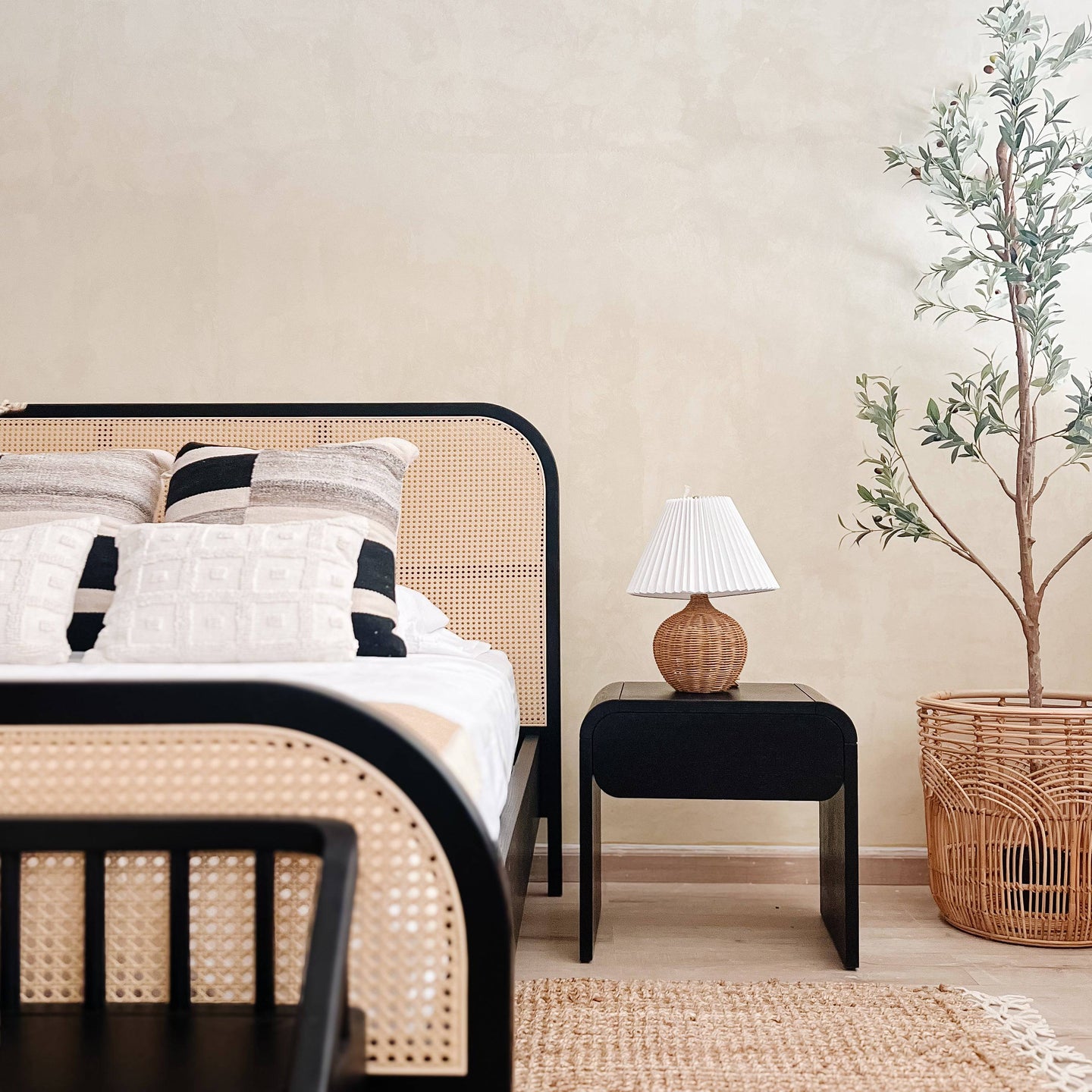 Mesa de Noche Samoa, Negra - Kokoa Home