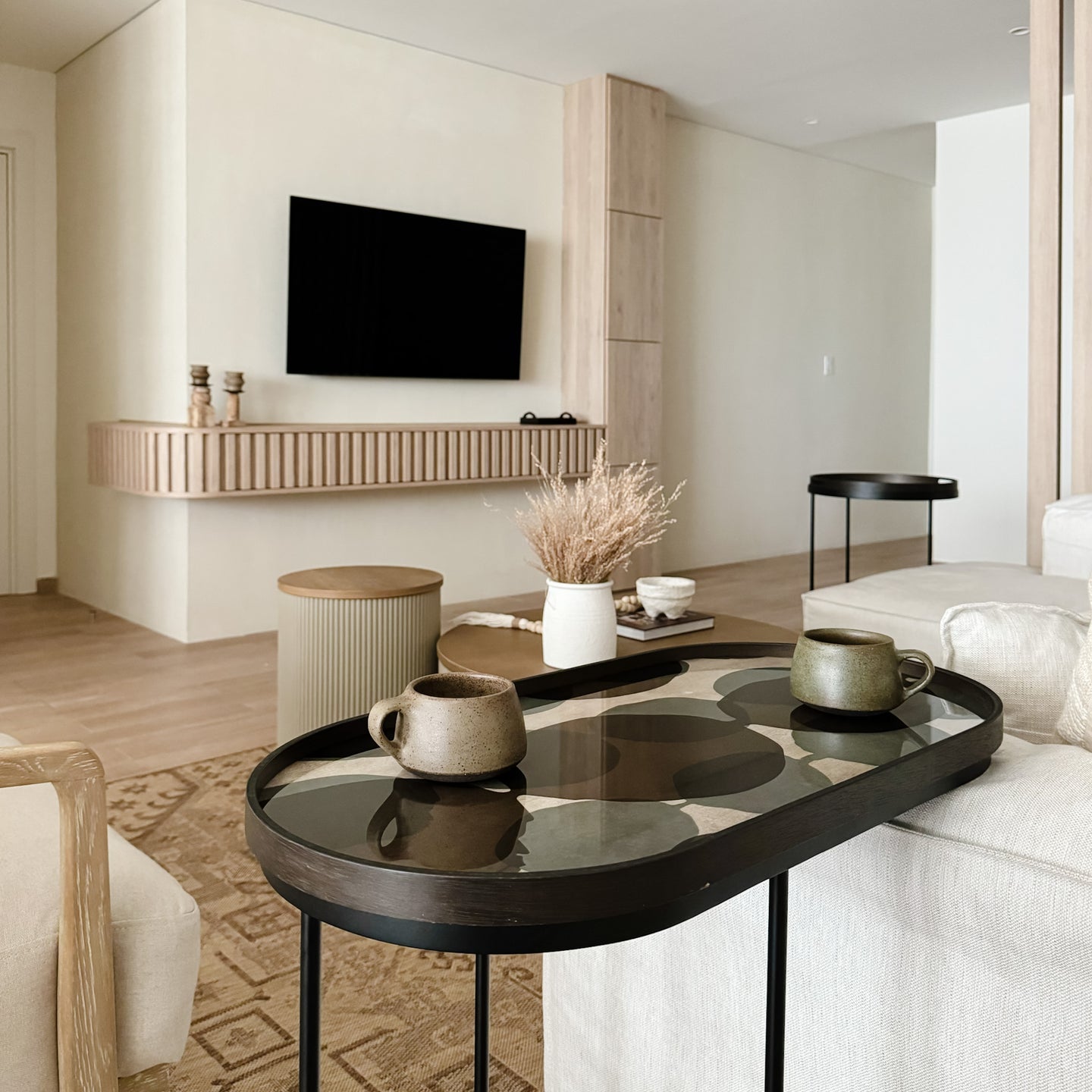 Mesa Lateral Amberes Ovalada - Kokoa Home